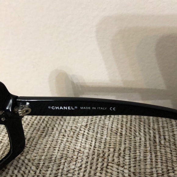 🌺🌺CHANEL SUN GLASSES AUTHENTIC WITH BOX - Picture 7 of 9